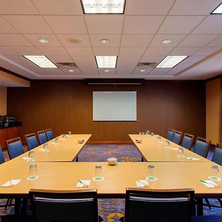 Courtyard By Marriott Chicago Schaumburg/Woodfield Mall Екстериор снимка
