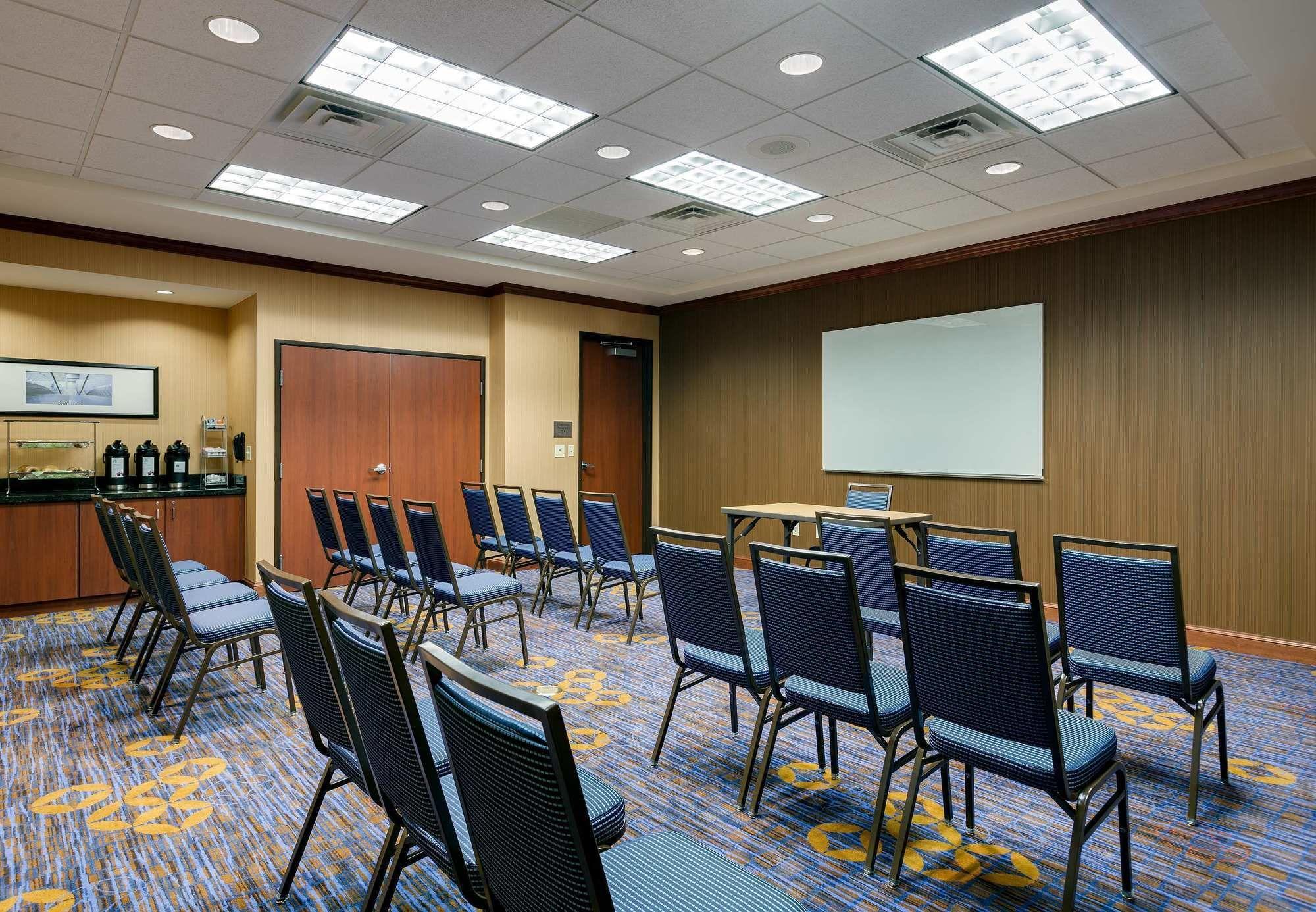 Courtyard By Marriott Chicago Schaumburg/Woodfield Mall Екстериор снимка