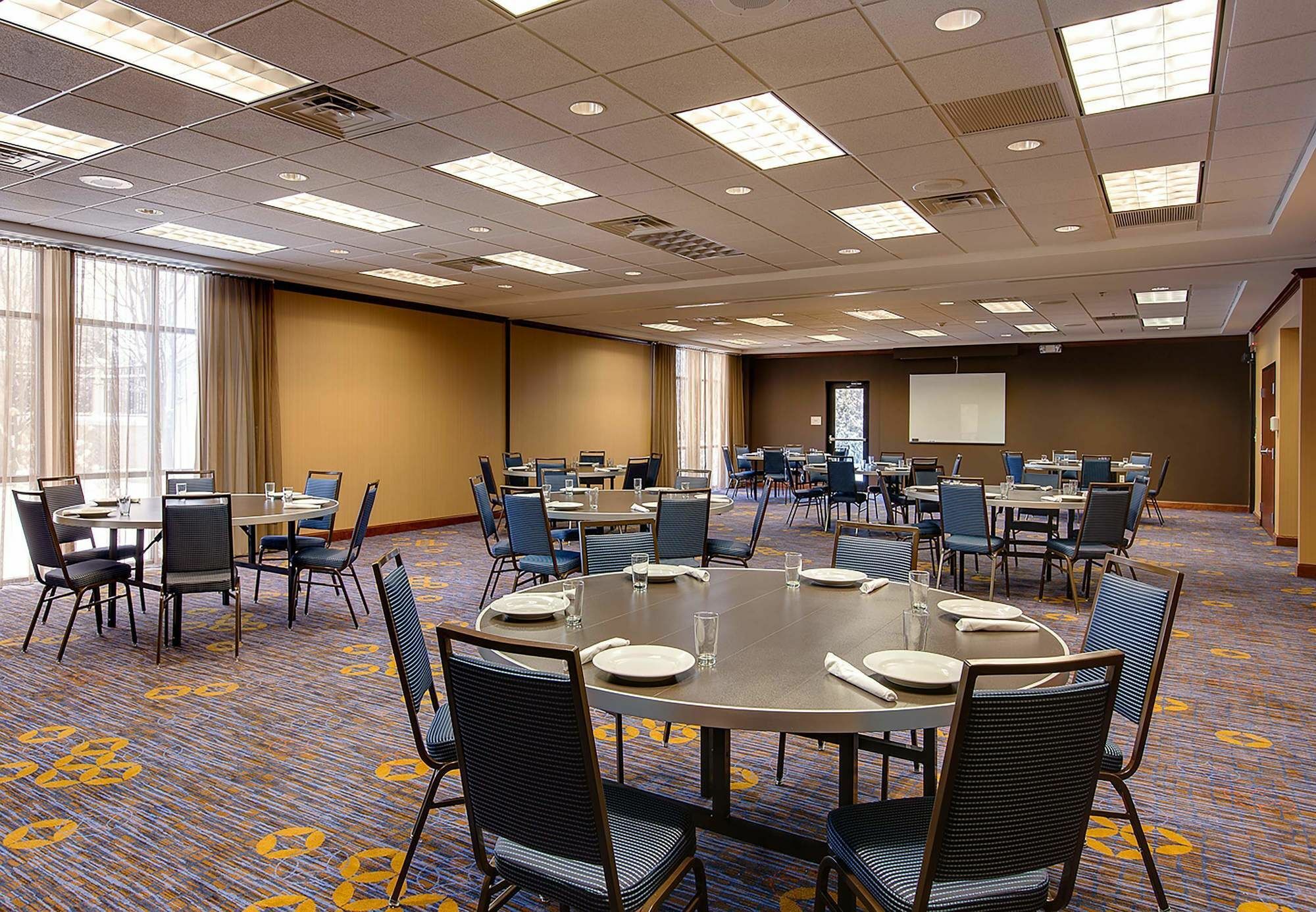 Courtyard By Marriott Chicago Schaumburg/Woodfield Mall Екстериор снимка